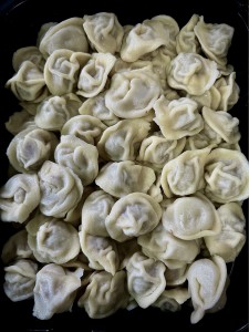 PIELMIENI Z MIĘSEM WOŁOWO-WIEPRZOWYM ( 2 kg / op )